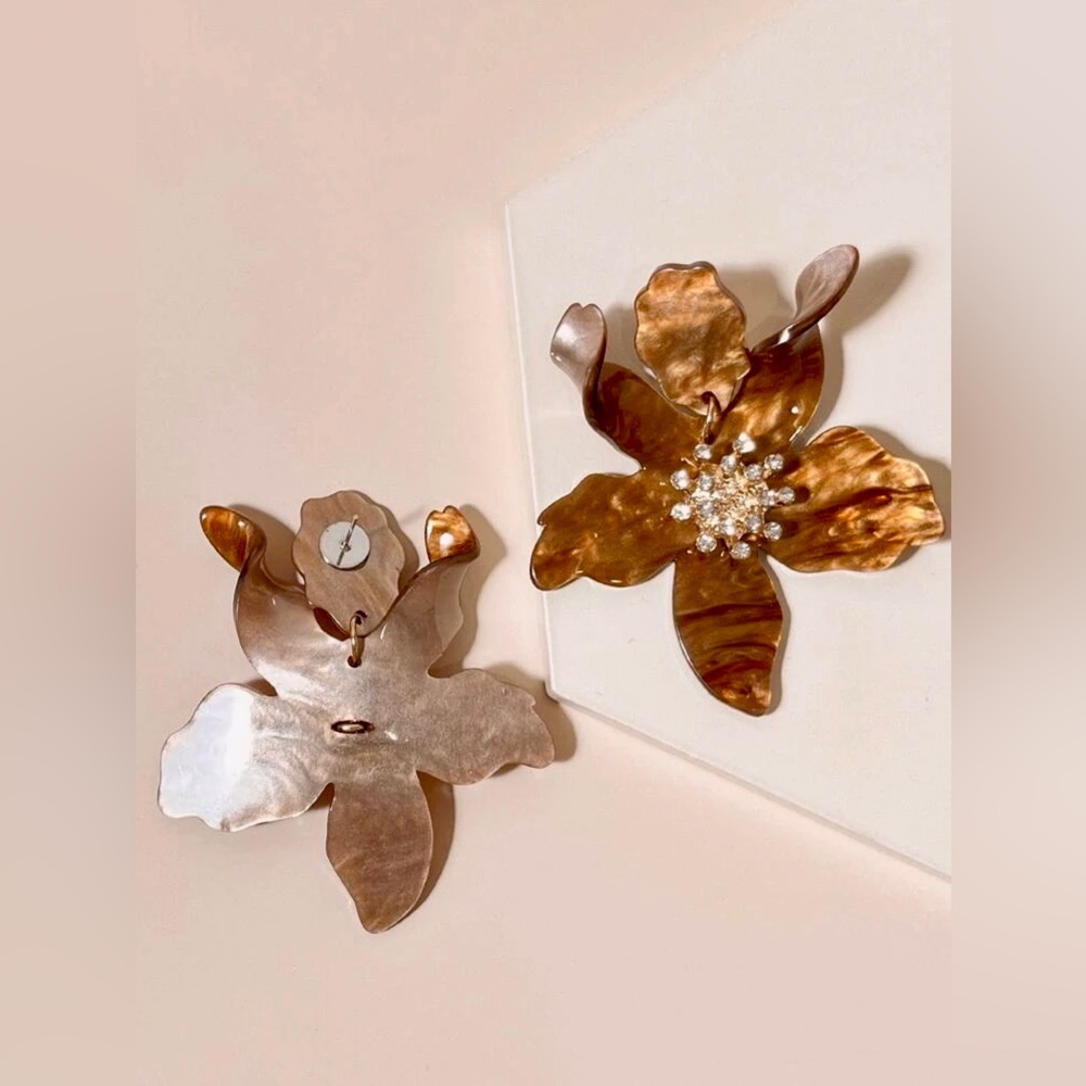 🤎🍂 Bronze Acrylic Resin Flower Earrings 🍂🤎 Brand New in Packet - Picture 4 of 12
